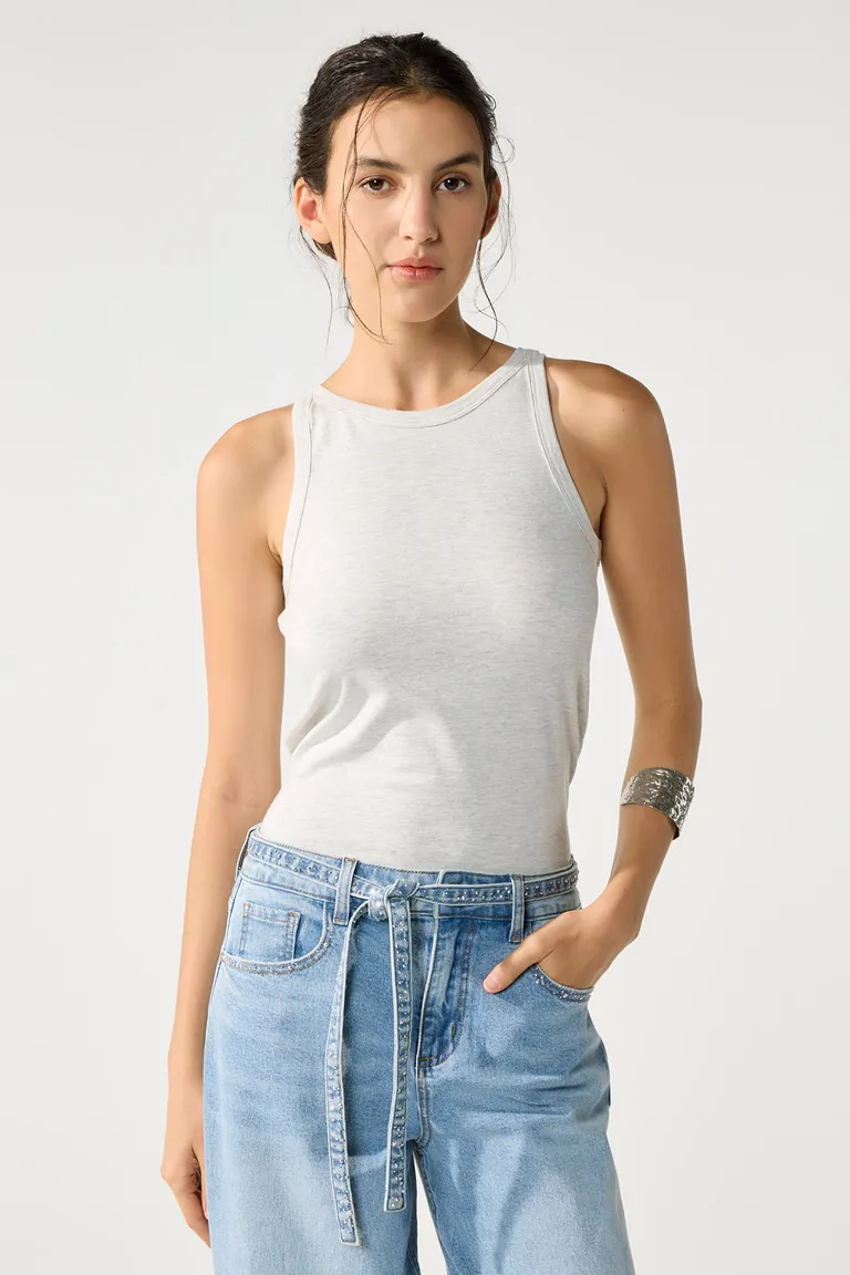 Musculosa de algodón con escote halter - Elegancia y comodidad en un solo diseño de Cuesta Blanca en Tops para argentina