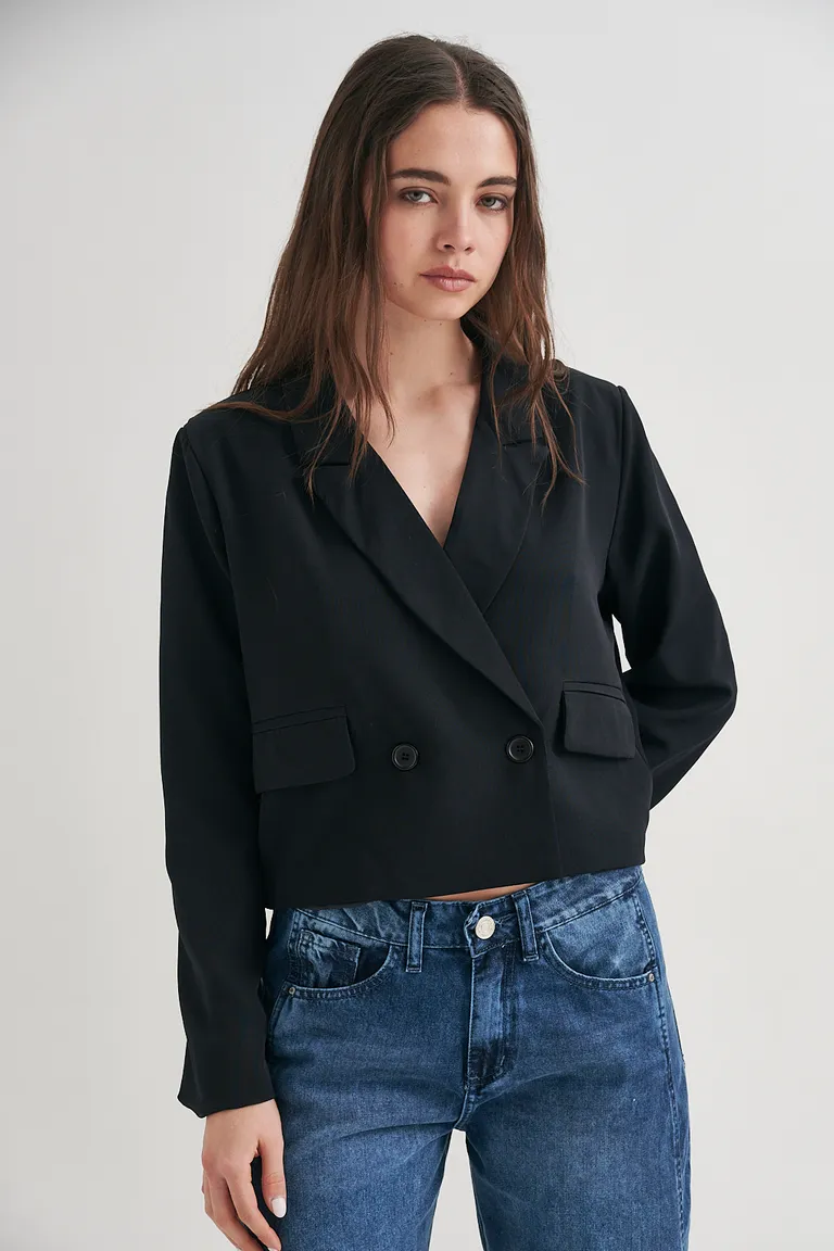 Blazer de corte clásico y línea estructurada para un look sofisticado de Sweet en Blazers para argentina