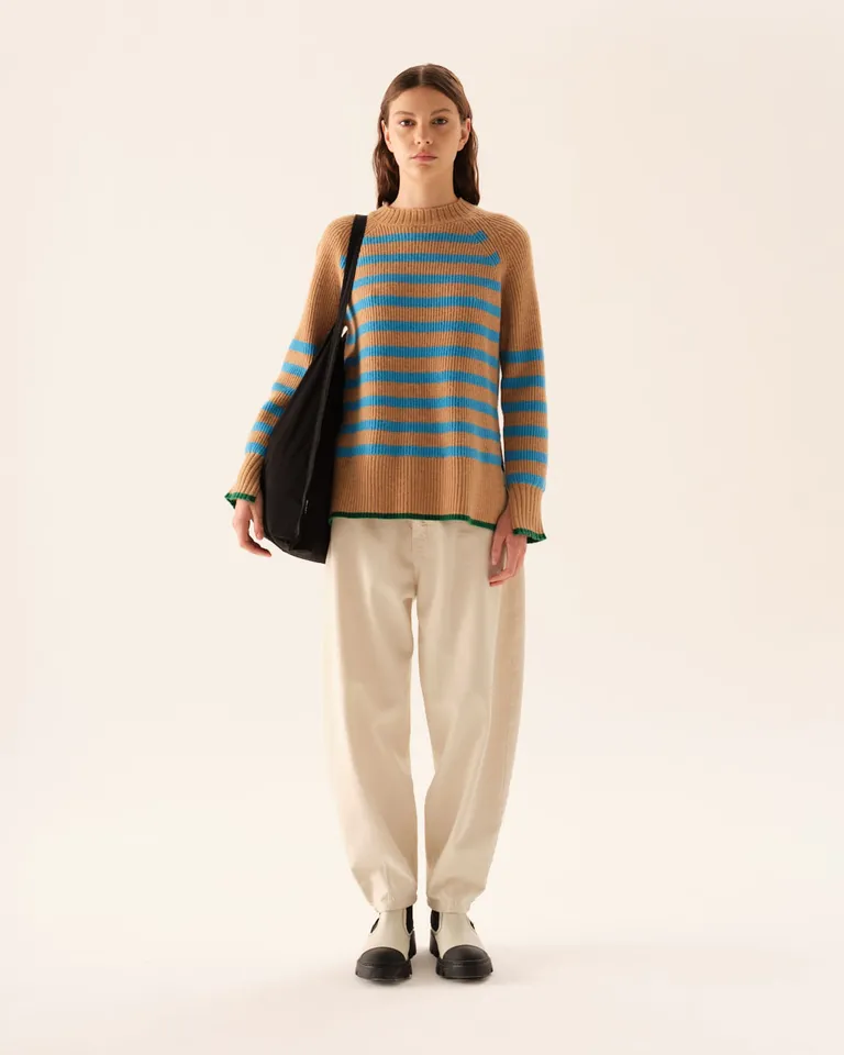 Sweater tejido de punto con diseño a rayas horizontales cuello redondo y mangas largas con abertura de Furzai en Buzos y Sweaters para argentina