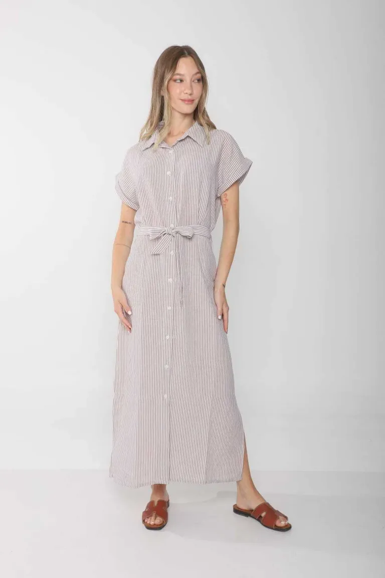 Vestido camisero de lino rayado con mangas cortas y cinturón ajustable de Belle en Vestidos para argentina