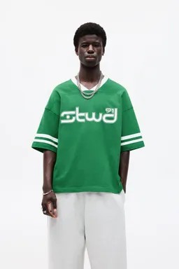 Camiseta stwd verde de Pull&Bear en Remeras y Polos para argentina