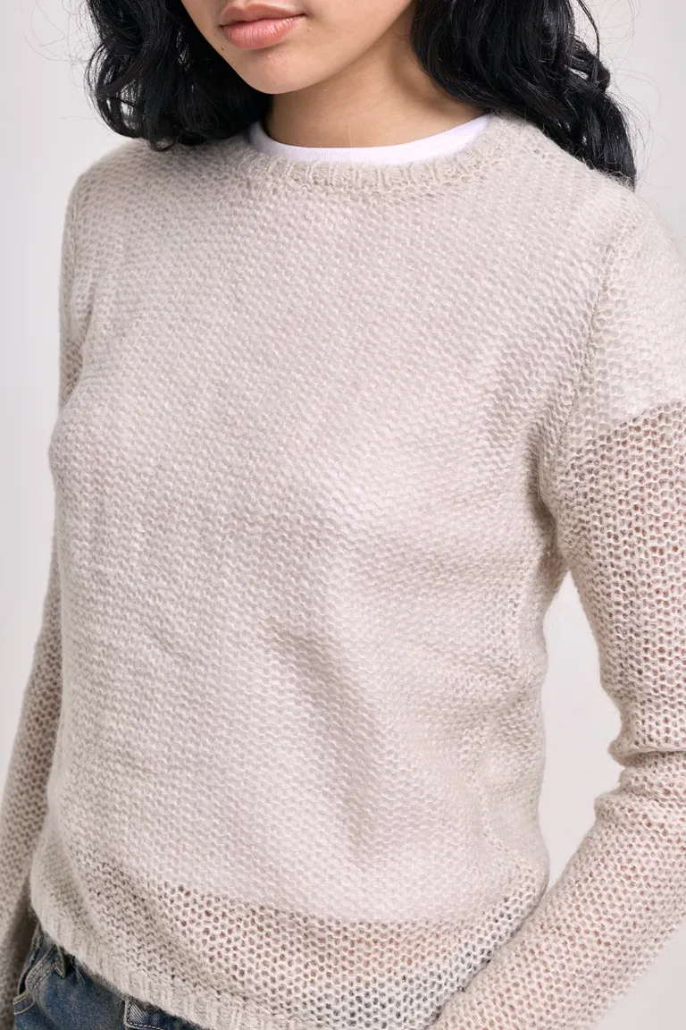 Sweater tejido fino de cuello redondo con calce ajustado y detalles en textura liviana de 47 Street en Buzos y Sweaters para argentina