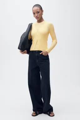 Cárdigan punto canalé de Mango en Buzos y Sweaters para argentina