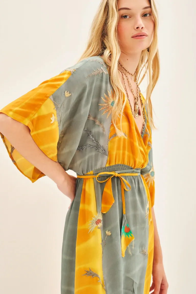 Vestido Largo Fluido con Bordado Étnico y Mangas Amplias de Rapsodia en Kimonos para argentina