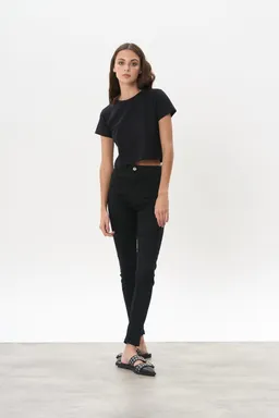 Jean denim chupín black de Magda en Pantalones para argentina