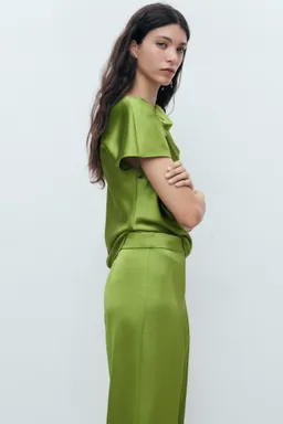 Pantalón recto satinado de Mango en Pantalones para argentina
