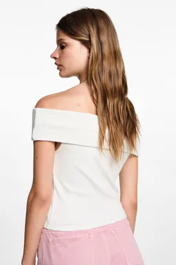 Top hombros descubiertos canalé de Mango Teen en Tops para argentina