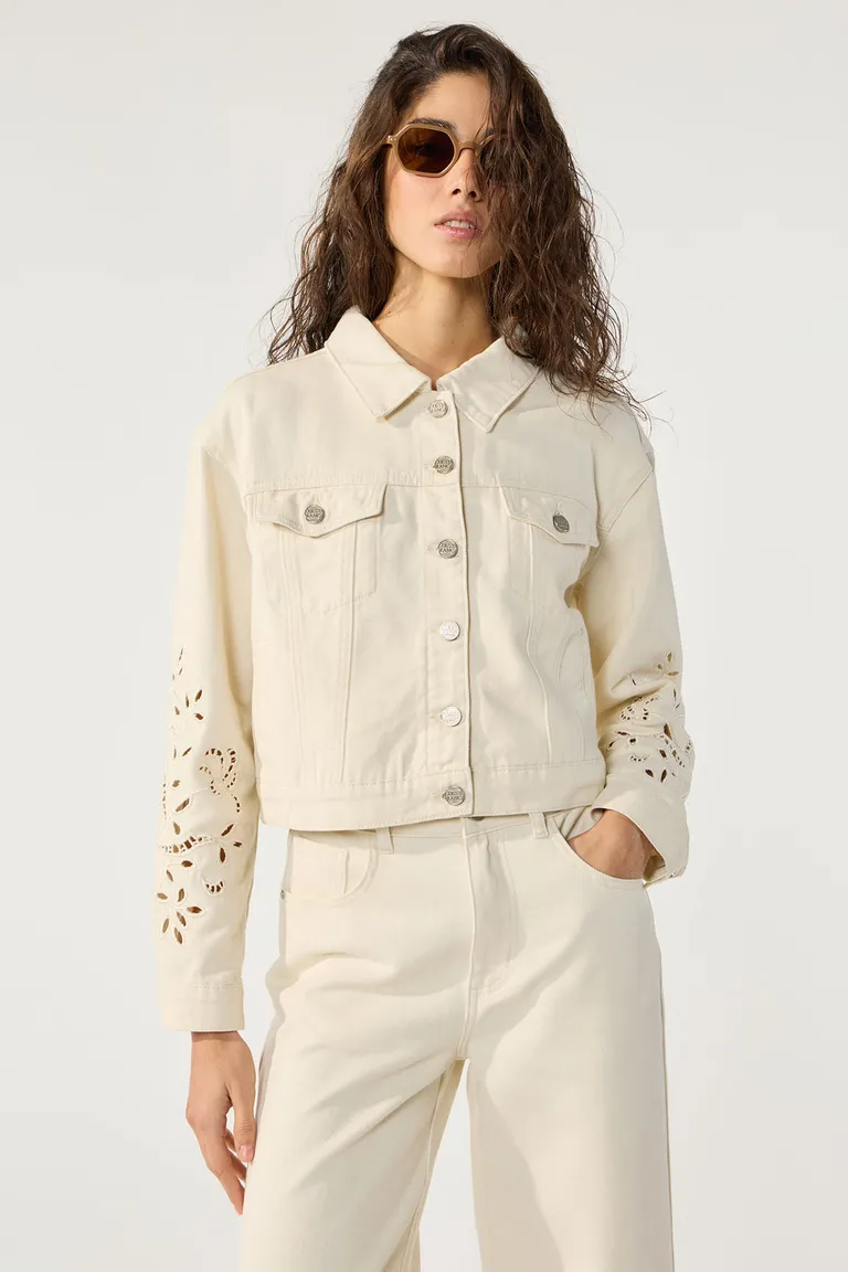 Chaqueta corta ajustada con bordado floral calado en mangas y bolsillos delanteros de Cuesta Blanca en Chaquetas para argentina