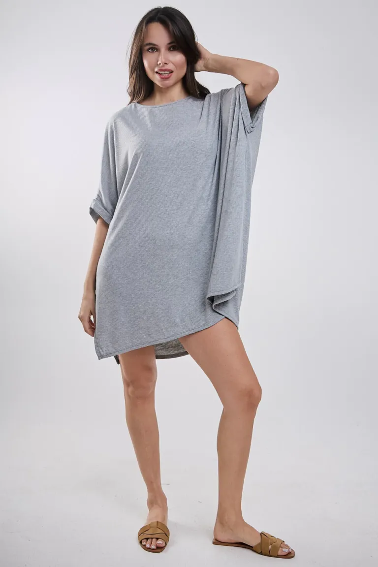 Remera negra de cuello redondo con tajo lateral de Belle en Remeras para argentina