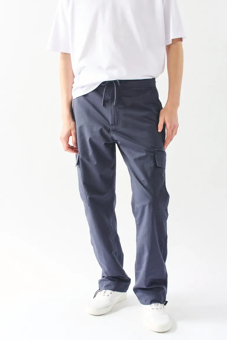 Pantalón cargo negro con detalles funcionales y ajustables para hombre de Bensimon en Pantalones para argentina