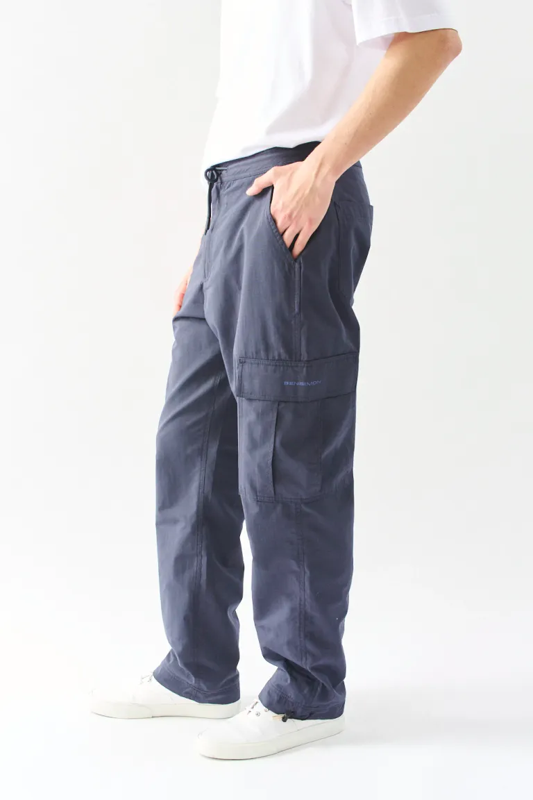 Pantalón cargo negro con detalles funcionales y ajustables para hombre de Bensimon en Pantalones para argentina