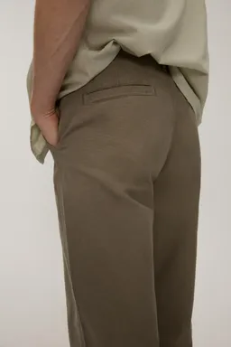Pantalón chino relaxed de Lefties en Pantalones para argentina