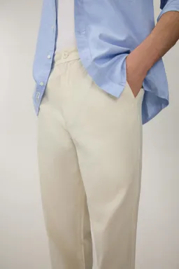 Pantalón chino relaxed de Lefties en Pantalones para argentina