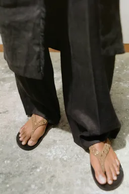 Sandalia serraje tiras eyelets de Mango en Sandalias para argentina