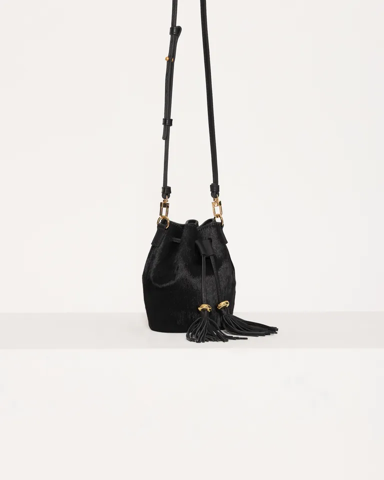 Micro bolso de mano en piel de becerro con cordón de cuero ajustable de Jazmin Chebar en Bolsos y Carteras para argentina