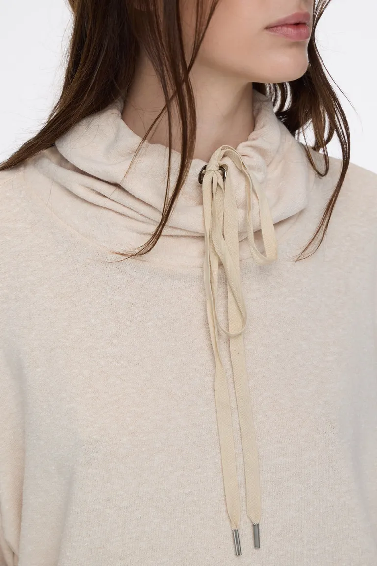 Buzo de cuello alto con ajuste de cordón y mangas largas de Cuesta Blanca en Buzos y Sweaters para argentina