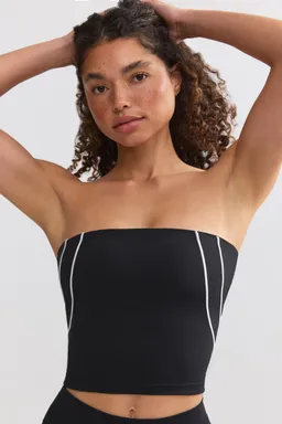 Top bandeau deportivo recorte negro de Oh Polly en Tops para argentina