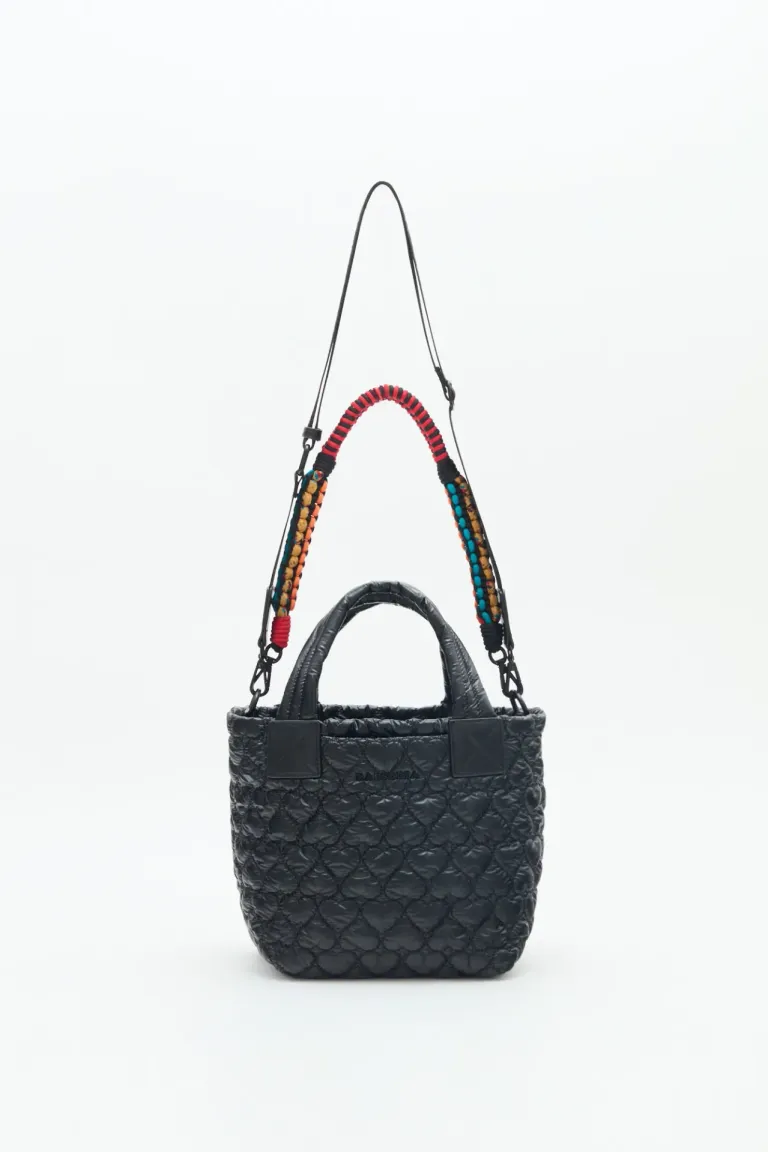 Cartera tote matelassé en negro, un accesorio versátil y elegante para complementar tu estilo de Rapsodia en Bolsos y Carteras para argentina