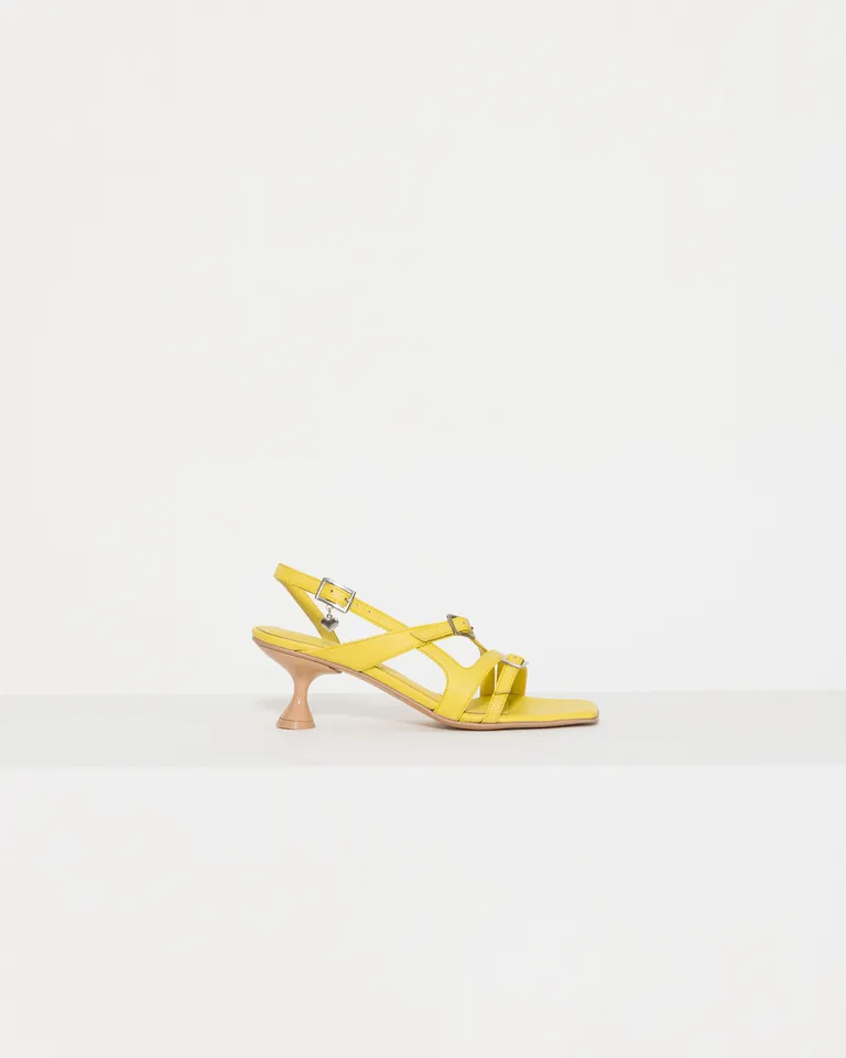 Sandalias Amarillas de Cuero con Hebillas Decorativas para Mujer de Jazmin Chebar en Sandalias para argentina