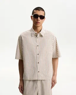 Camisa boxy texturizada manga corta de Bershka en Camisas para argentina