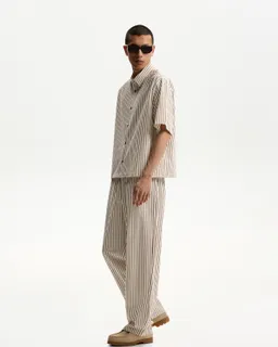 Camisa boxy texturizada manga corta de Bershka en Camisas para argentina