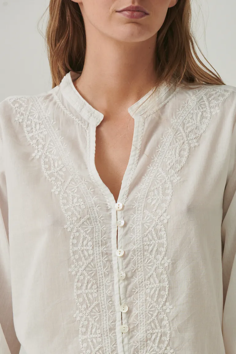 Camisa blanca de algodón con bordados geométricos y mangas largas para mujer de Sweet en Camisas para argentina