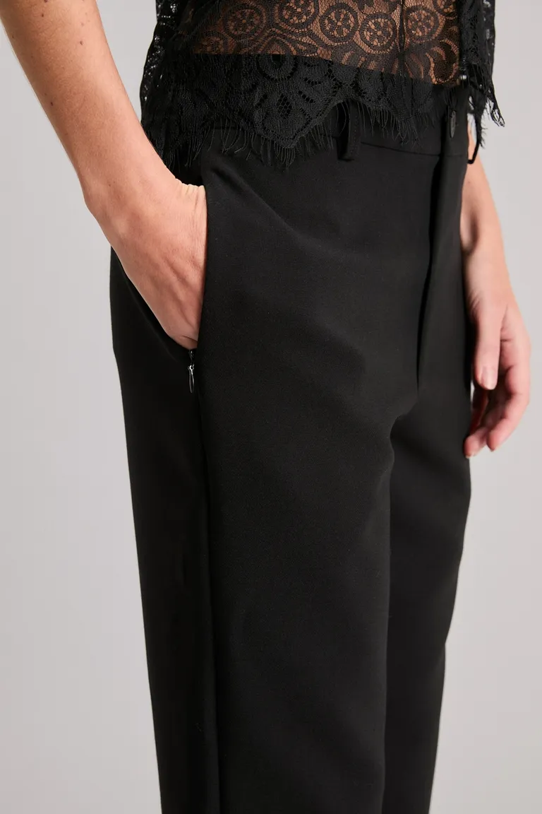 Pantalón de tiro medio en tejido sastrero para un look sofisticado y elegante de Kosiuko en Pantalones para argentina
