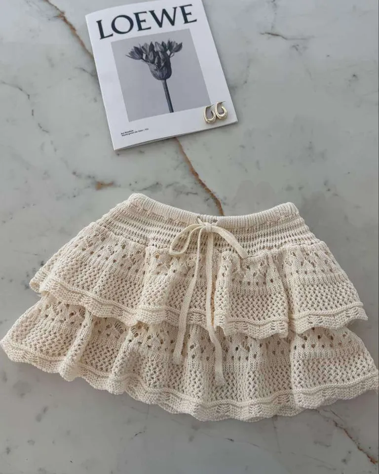 Falda crochet blanca con volados, elegante y de diseño atemporal de Hesed en Faldas para argentina