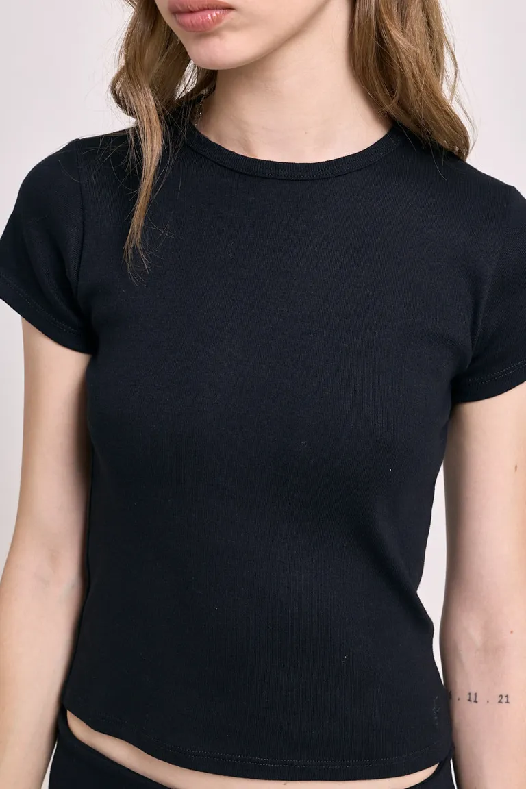 Remera de manga corta con escote redondo y corte al cuerpo de calce entallado de 47 Street en Remeras para argentina