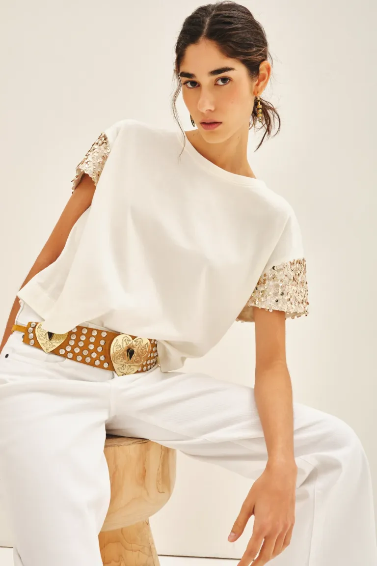 Remera blanca con detalles bordados en lentejuelas de Rapsodia en Remeras para argentina