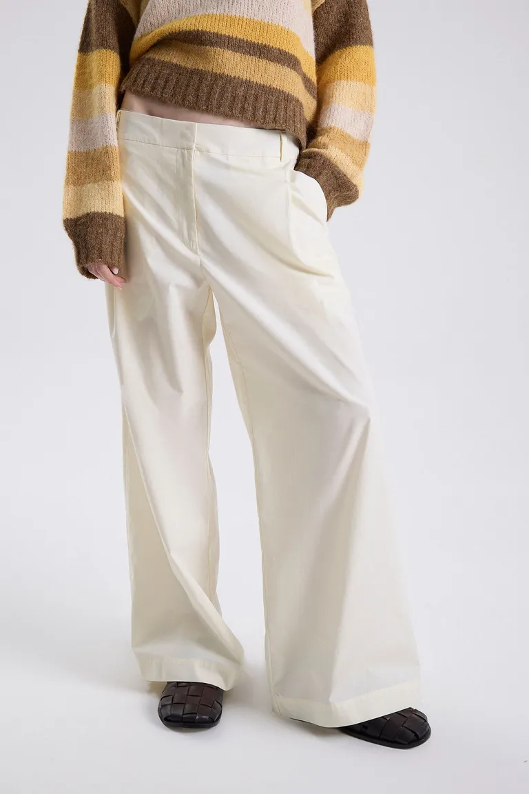 Pantalón de tiro medio con pinzas frontales y diseño de pierna ancha estilo urbano de Maria Cher en Pantalones para argentina