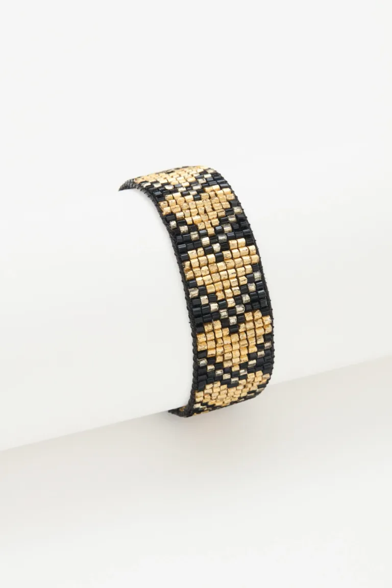 Pulsera de mostacillas bordadas, un accesorio único y versátil para realzar tu look de Rapsodia en Bijouterie para argentina