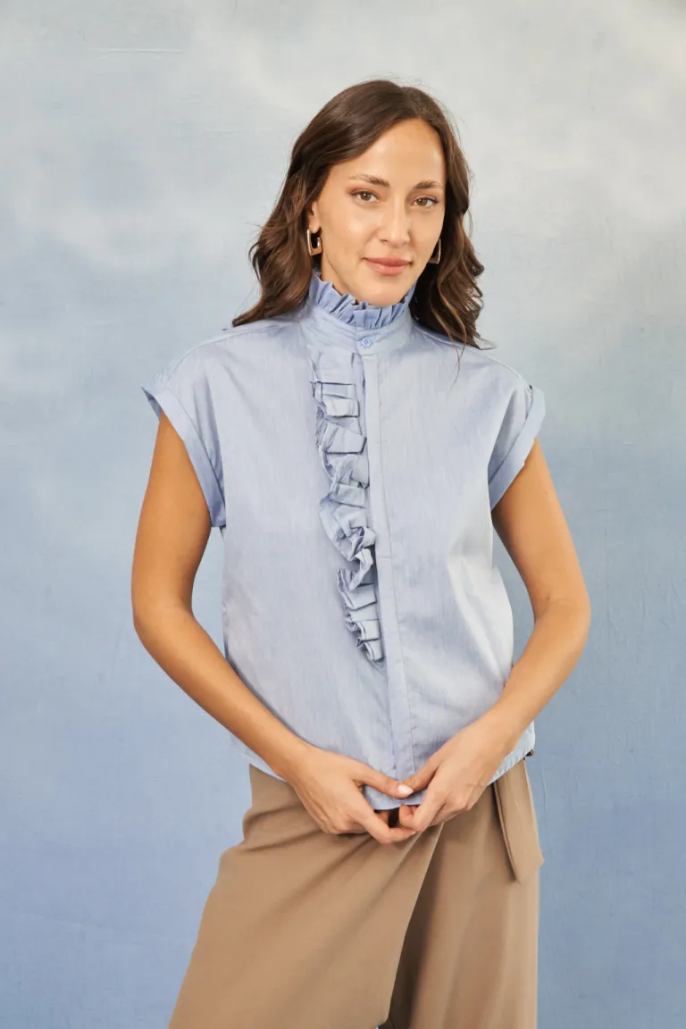 Camisa Azul Claro de Estilo Moderno y Elegante para Mujer de Apricot en Camisas para argentina