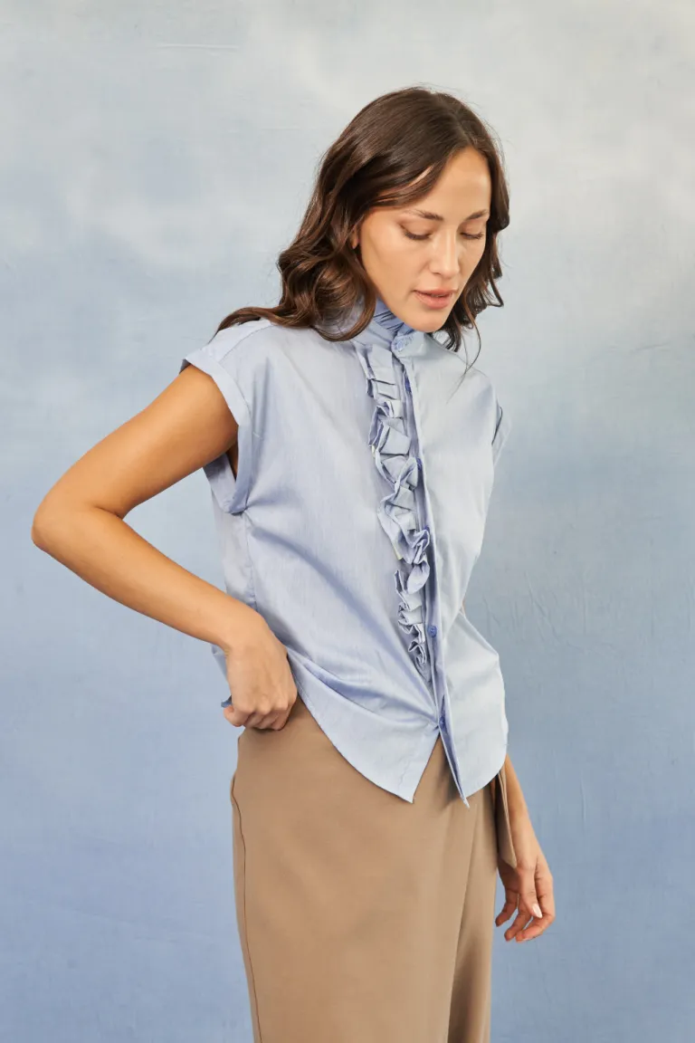 Camisa Azul Claro de Estilo Moderno y Elegante para Mujer de Apricot en Camisas para argentina