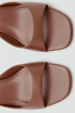 Sandalia tacón kitten de Mango en Sandalias para argentina