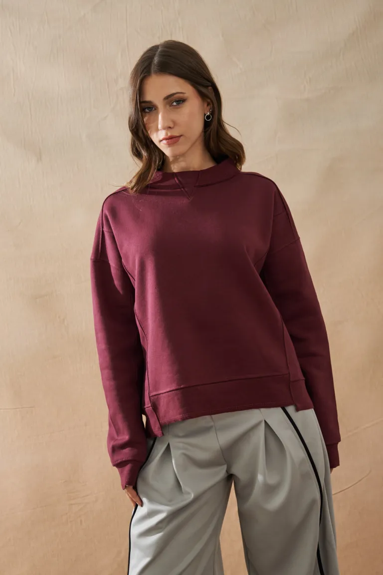 Elegante buzo de color rojo para dama, diseño sencillo y moderno de Apricot en Buzos y Sweaters para argentina