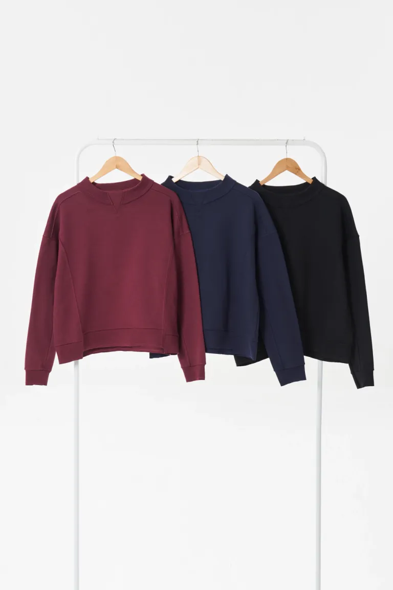 Elegante buzo de color rojo para dama, diseño sencillo y moderno de Apricot en Buzos y Sweaters para argentina