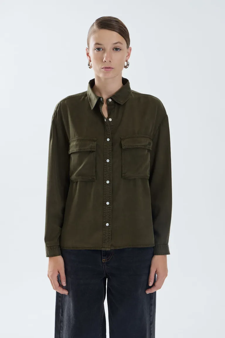 Camisa de corte amplio con cuello clásico y bolsillos frontales con solapa de Portsaid en Camisas para argentina