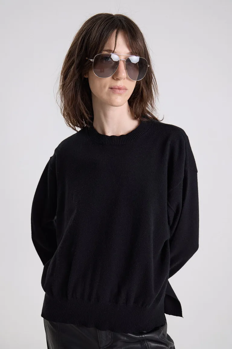 Sweater de punto jersey con escote redondo y costuras en relieve en mangas con calce amplio de Maria Cher en Buzos y Sweaters para argentina