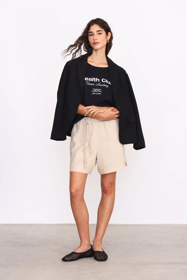 Remera de manga corta con gráfico moderno y diseño urbano para mujer de Yagmour en Remeras para argentina