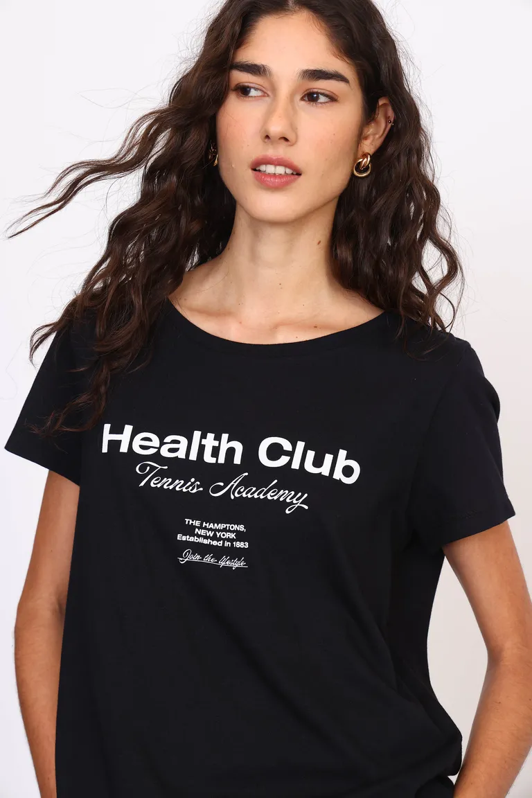 Remera de manga corta con gráfico moderno y diseño urbano para mujer de Yagmour en Remeras para argentina