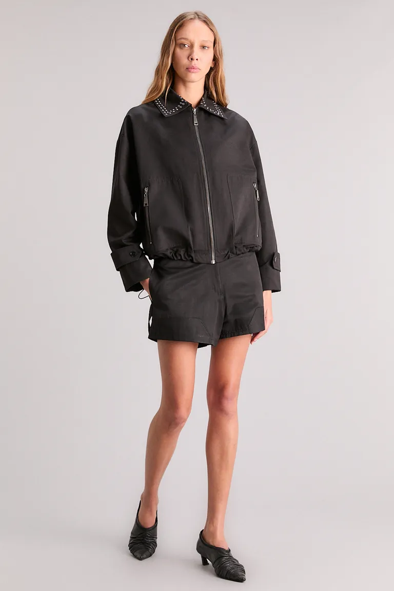 Chaqueta negra oversize con detalles metálicos de Kosiuko en Chaquetas para argentina