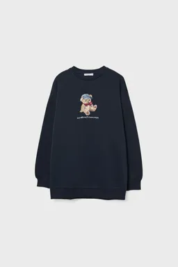 Buzo con oso bordado de Stradivarius en Buzos y Sweaters para argentina