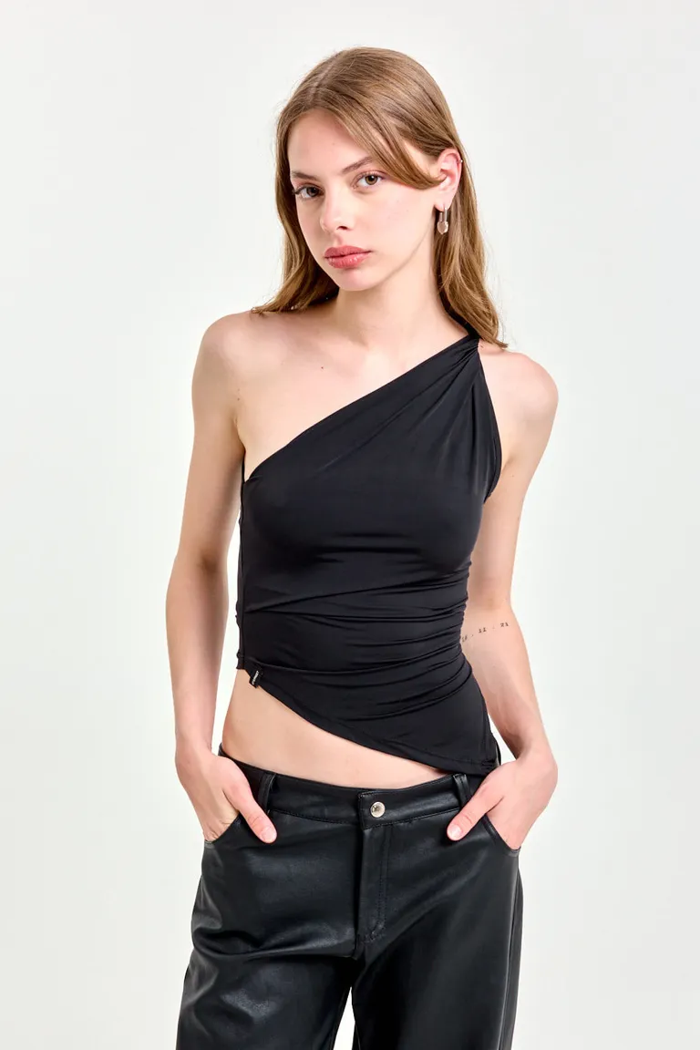 Musculosa de lycra con diseño asimétrico y bretel retorcido de 47 Street en Tops para argentina