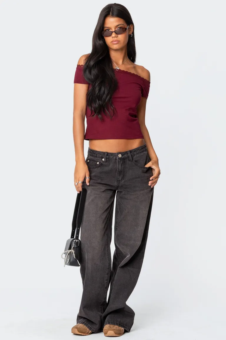 Top escote bardot con encaje xoe de Edikted en Tops para argentina