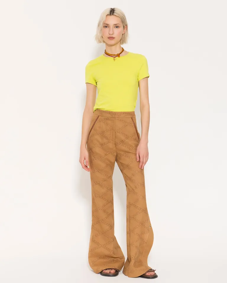 Remera de algodón ajustada con escote redondo y mangas cortas de Jazmin Chebar en Remeras para argentina