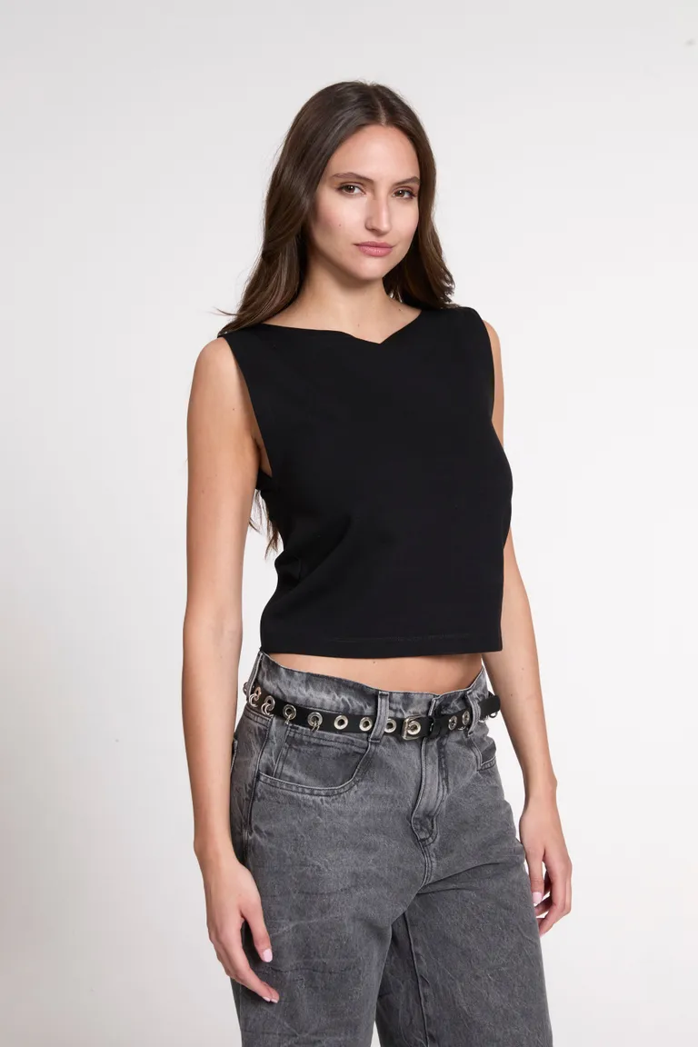 Remera musculosa negra de escote bote - Prenda versátil y elegante para cualquier ocasión de Justaosadia en Remeras para argentina