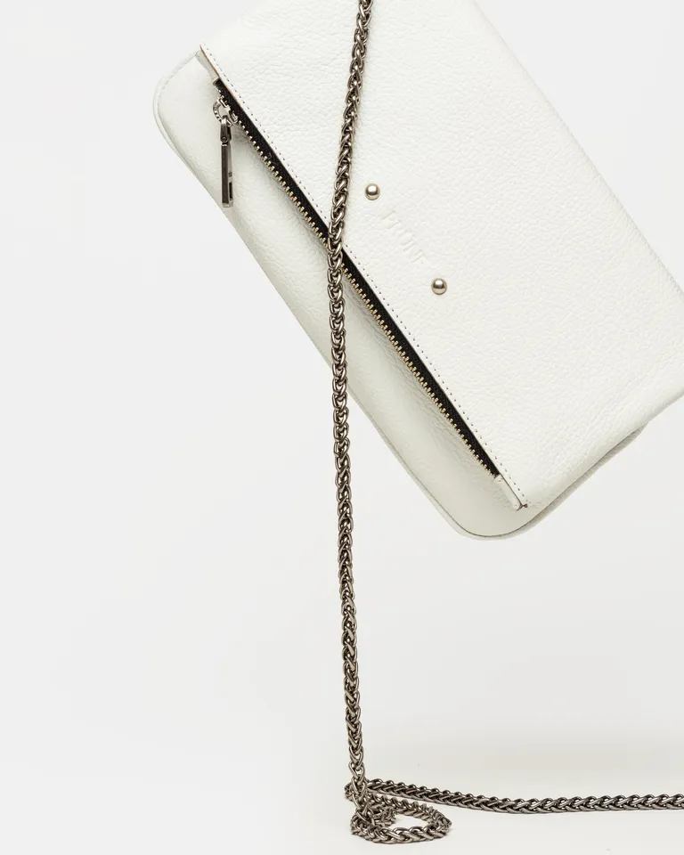 Bolso de mano de cuero blanco, diseño minimalista y elegante ideal para cualquier ocasión de Prüne en Bolsos y Carteras para argentina