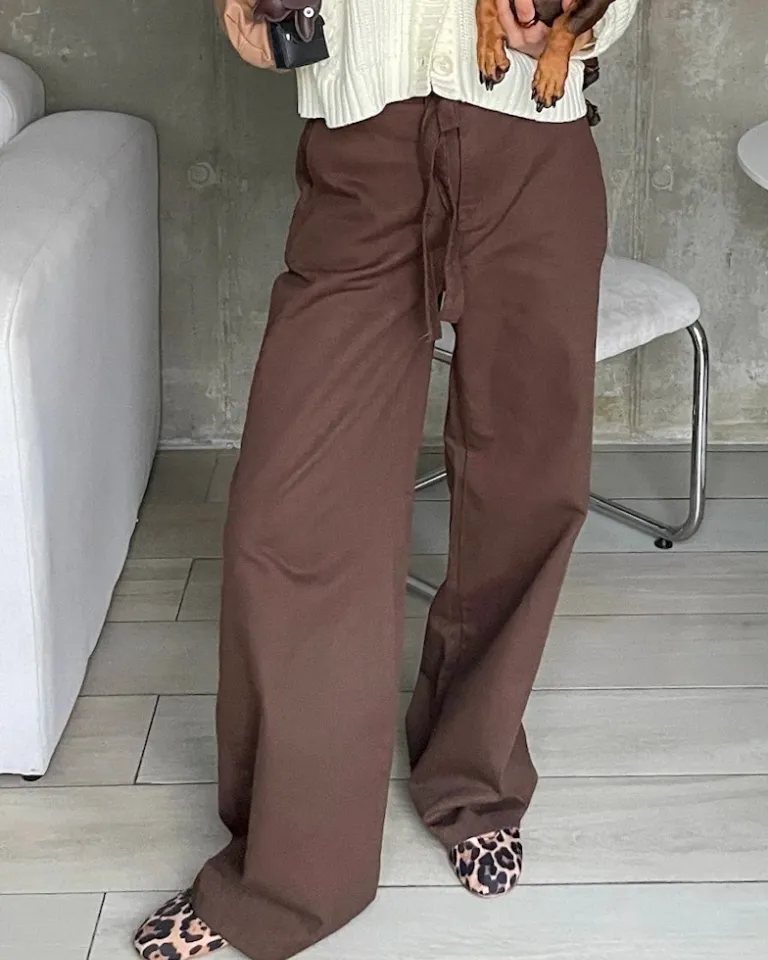 Pantalón ancho con detalles jeaneros y tiras anchas para atar en color marrón de Sky en Pantalones para argentina