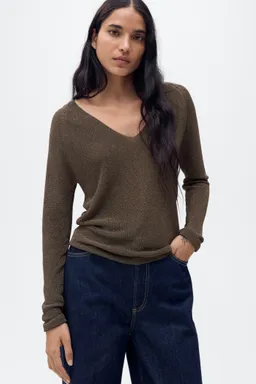 Sweater lúrex cuello pico de Mango en Buzos y Sweaters para argentina